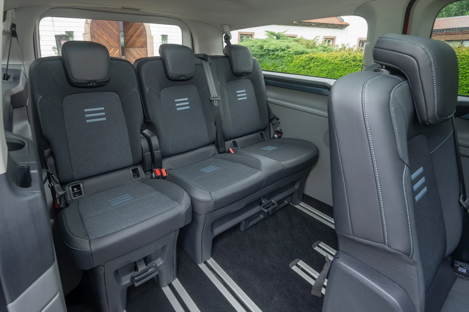 Drie losse stoelen in de achterste zitrij van de Ford Tourneo Custom Active