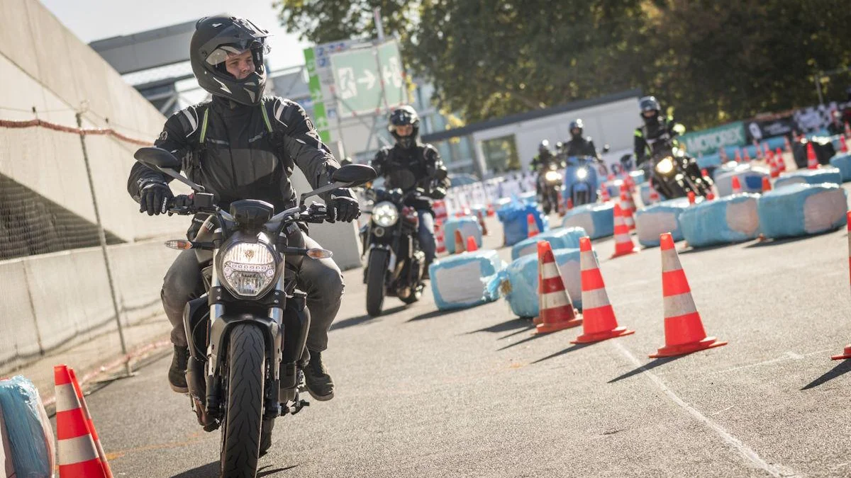 Motorrijexamens CBR in 2027 3,5% duurder