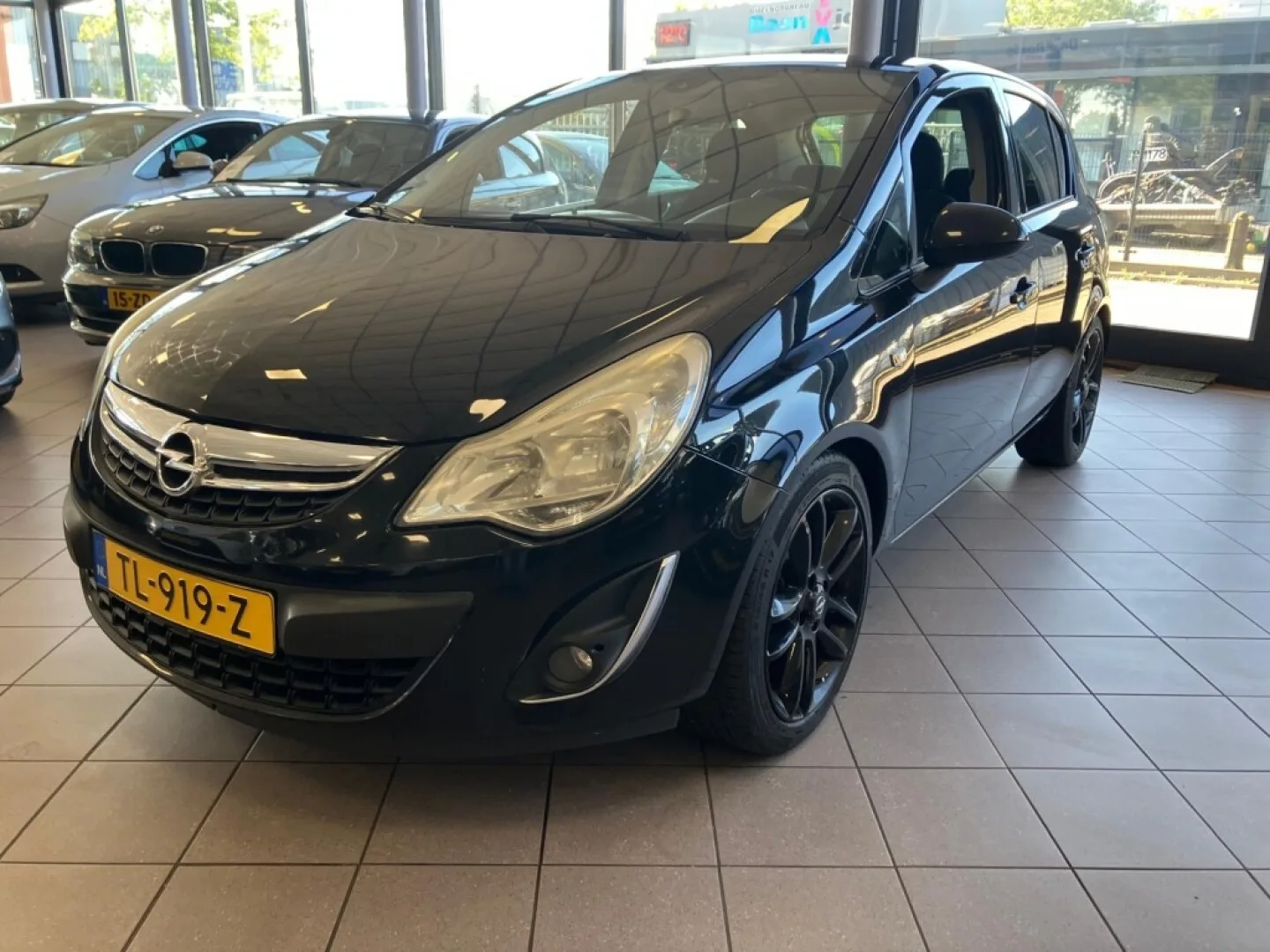 Opel Corsa (2011) — foto 1