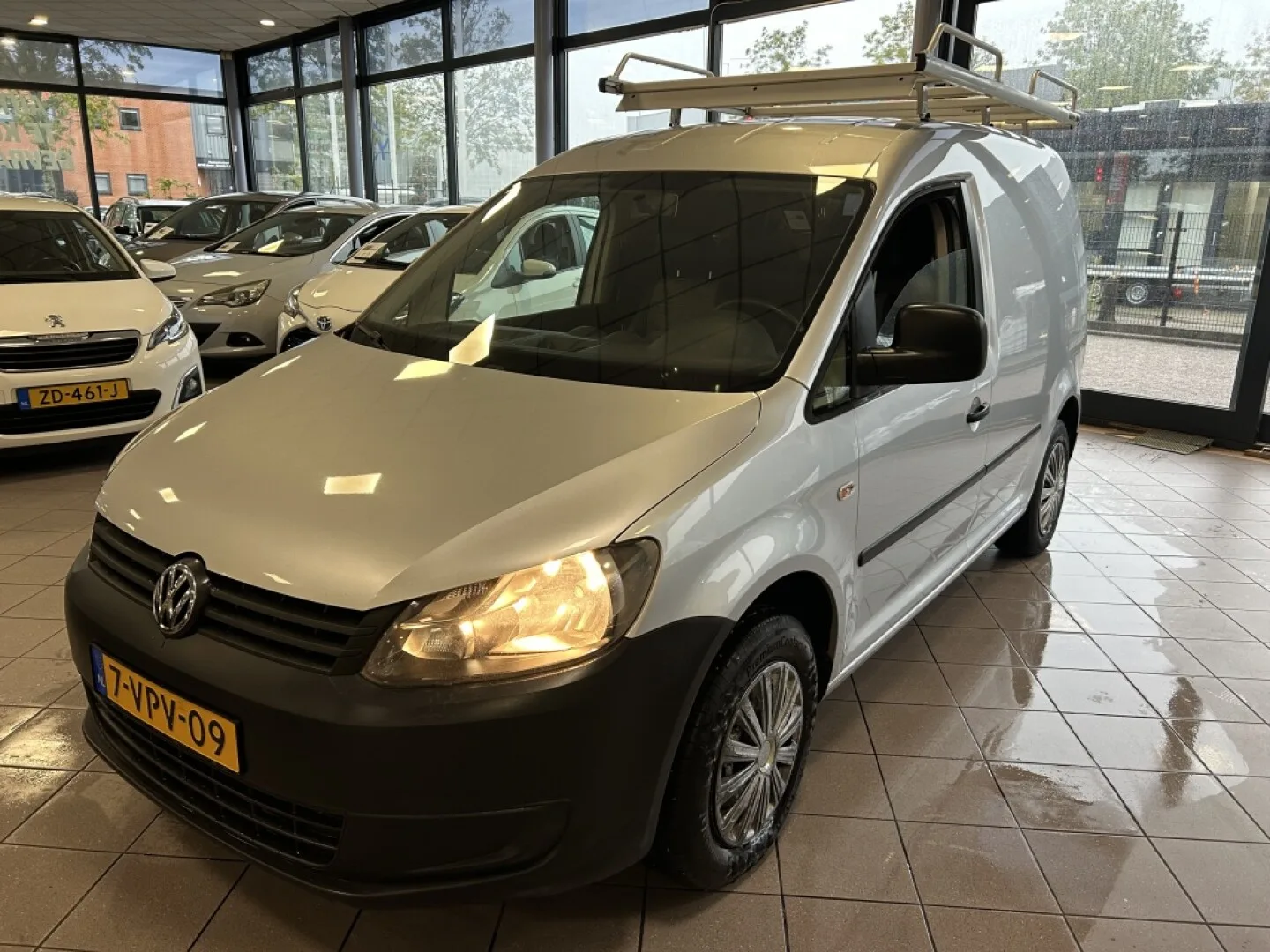 Volkswagen Caddy (2011) — foto 1