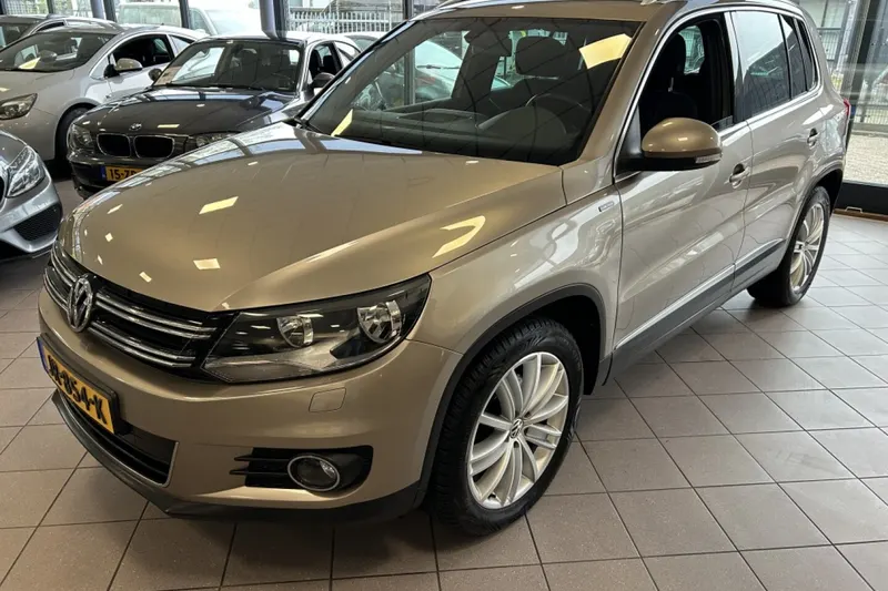 Volkswagen Tiguan (2015)