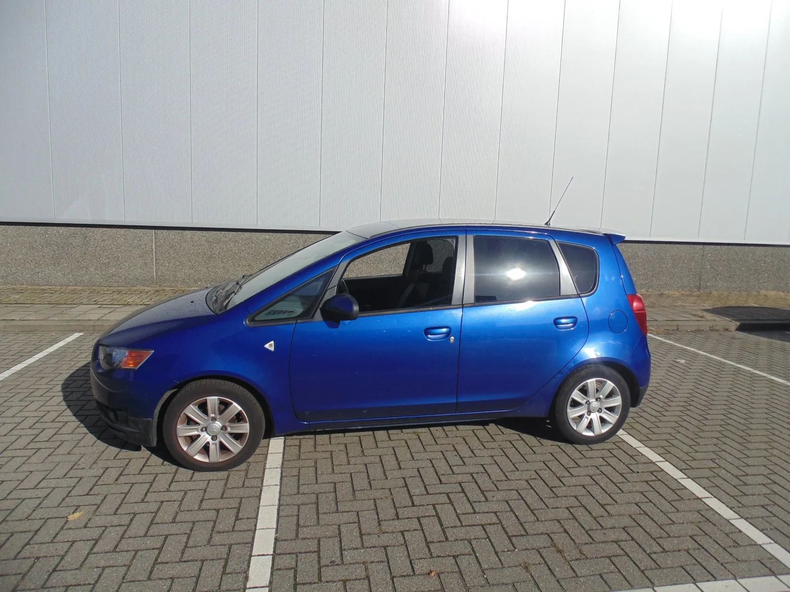 Mitsubishi Colt (2009) — foto 1