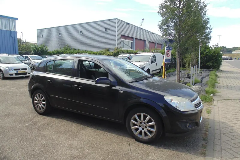 Opel Astra (2008)