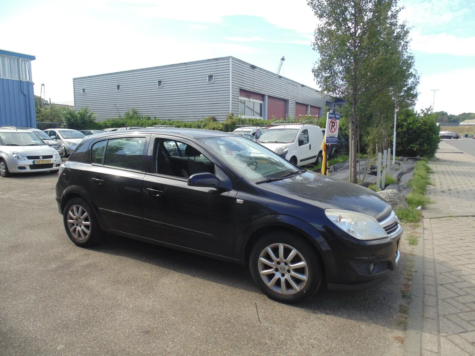 Opel Astra (2008) — foto 1