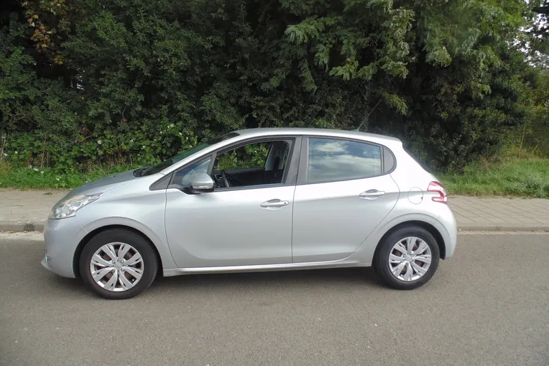 Peugeot 208 (2014)
