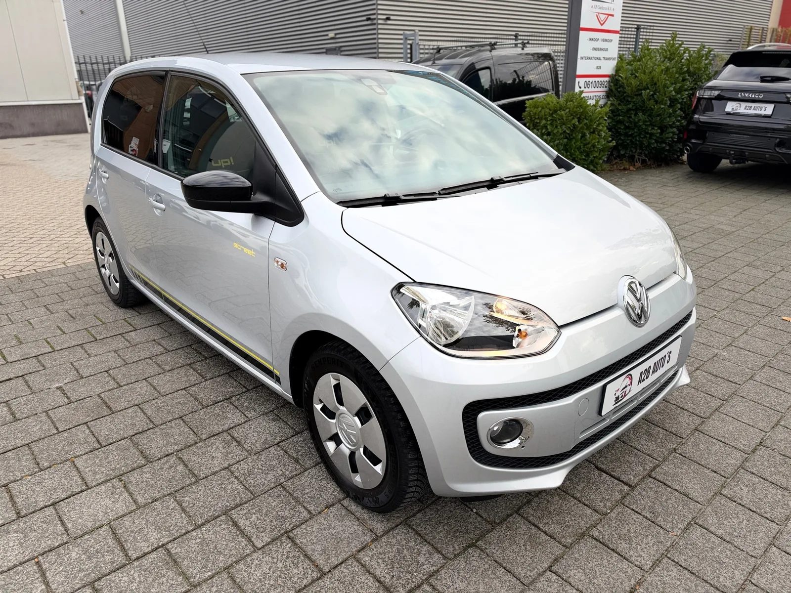 Volkswagen Up! (2015) — foto 1