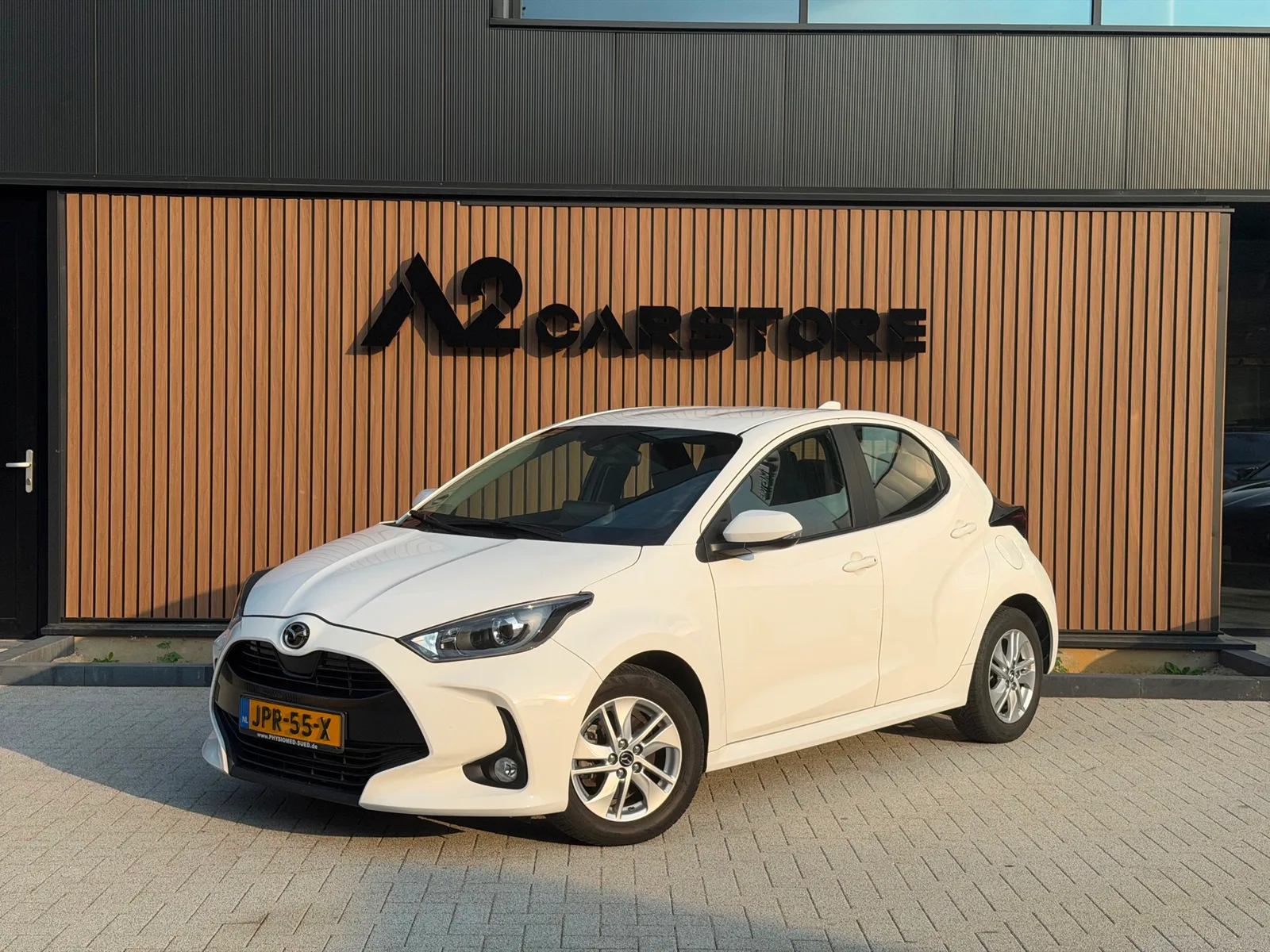 Mazda 2 Hybrid (2023) — foto 1