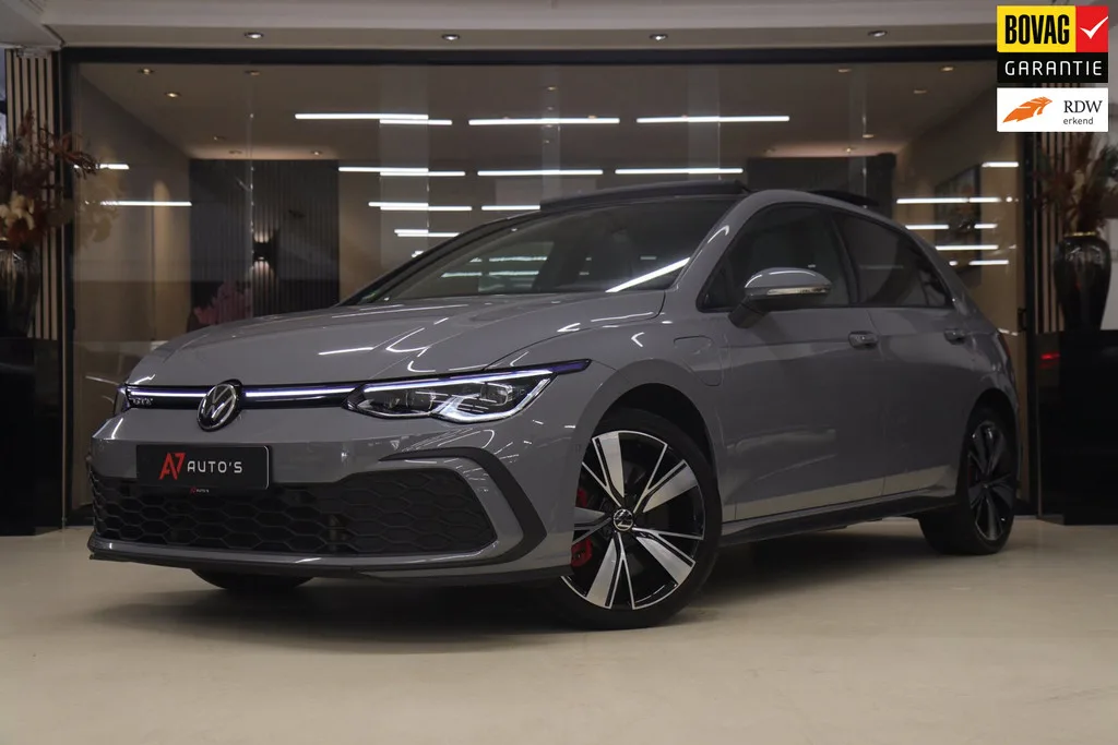 Volkswagen Golf (2022) — foto 1