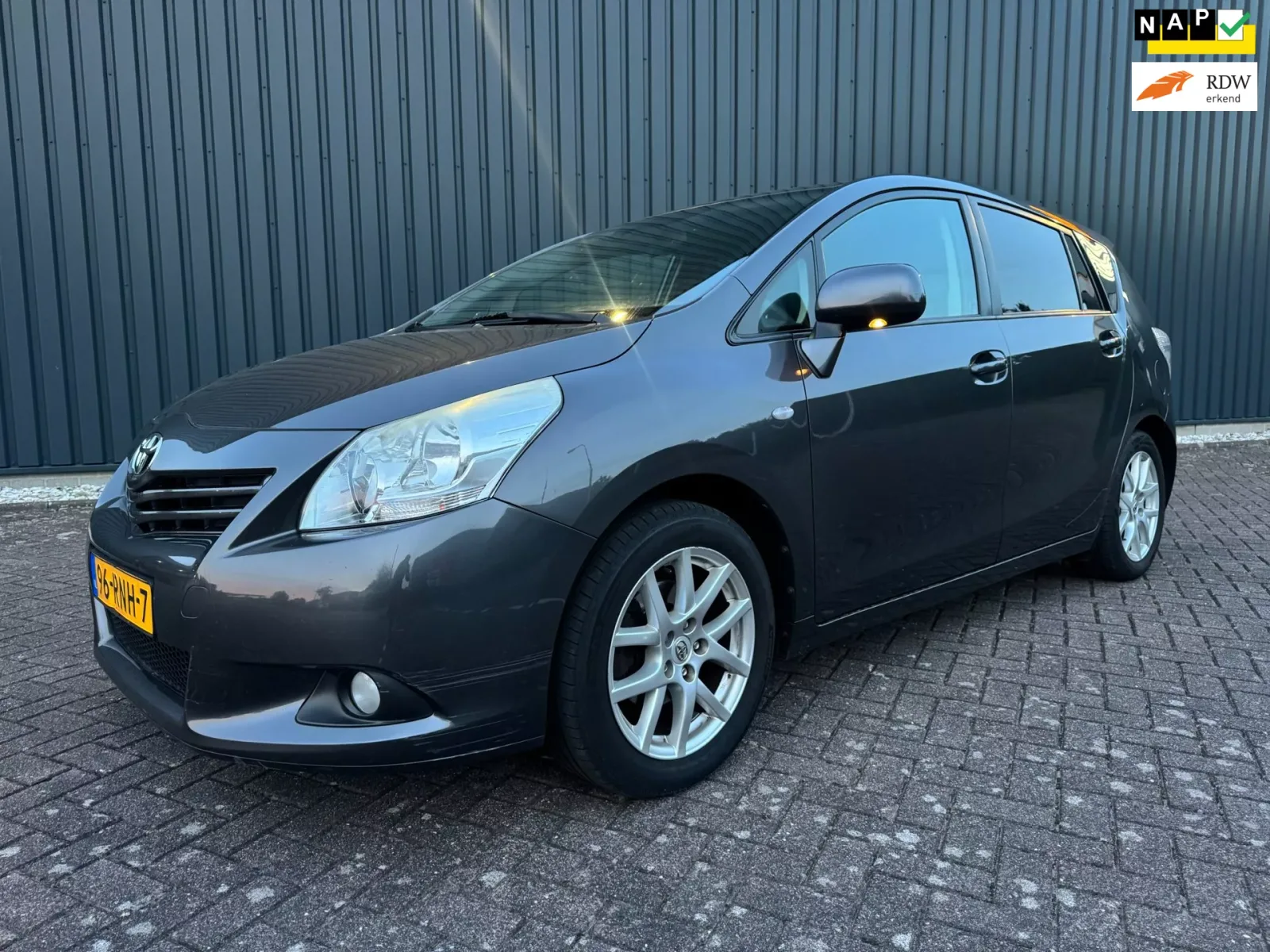 Toyota Verso (2011) — foto 1