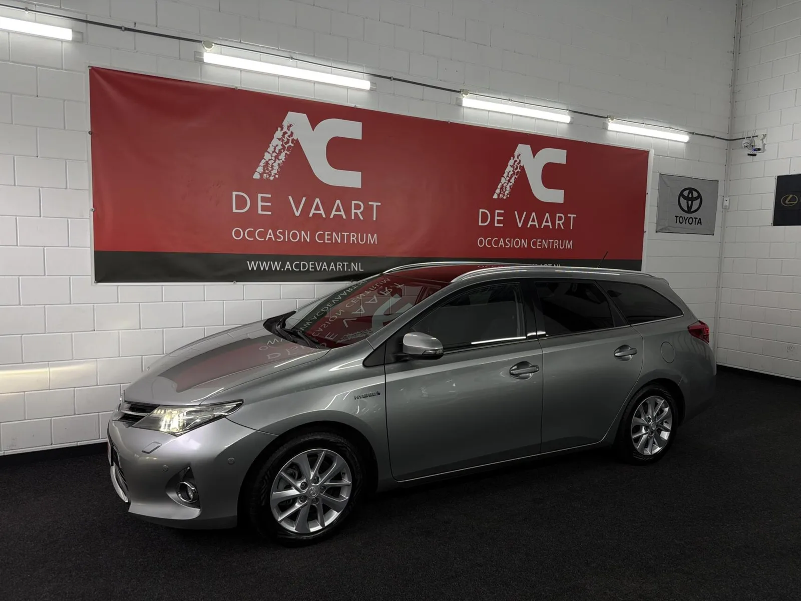 Toyota Auris (2014) — foto 1