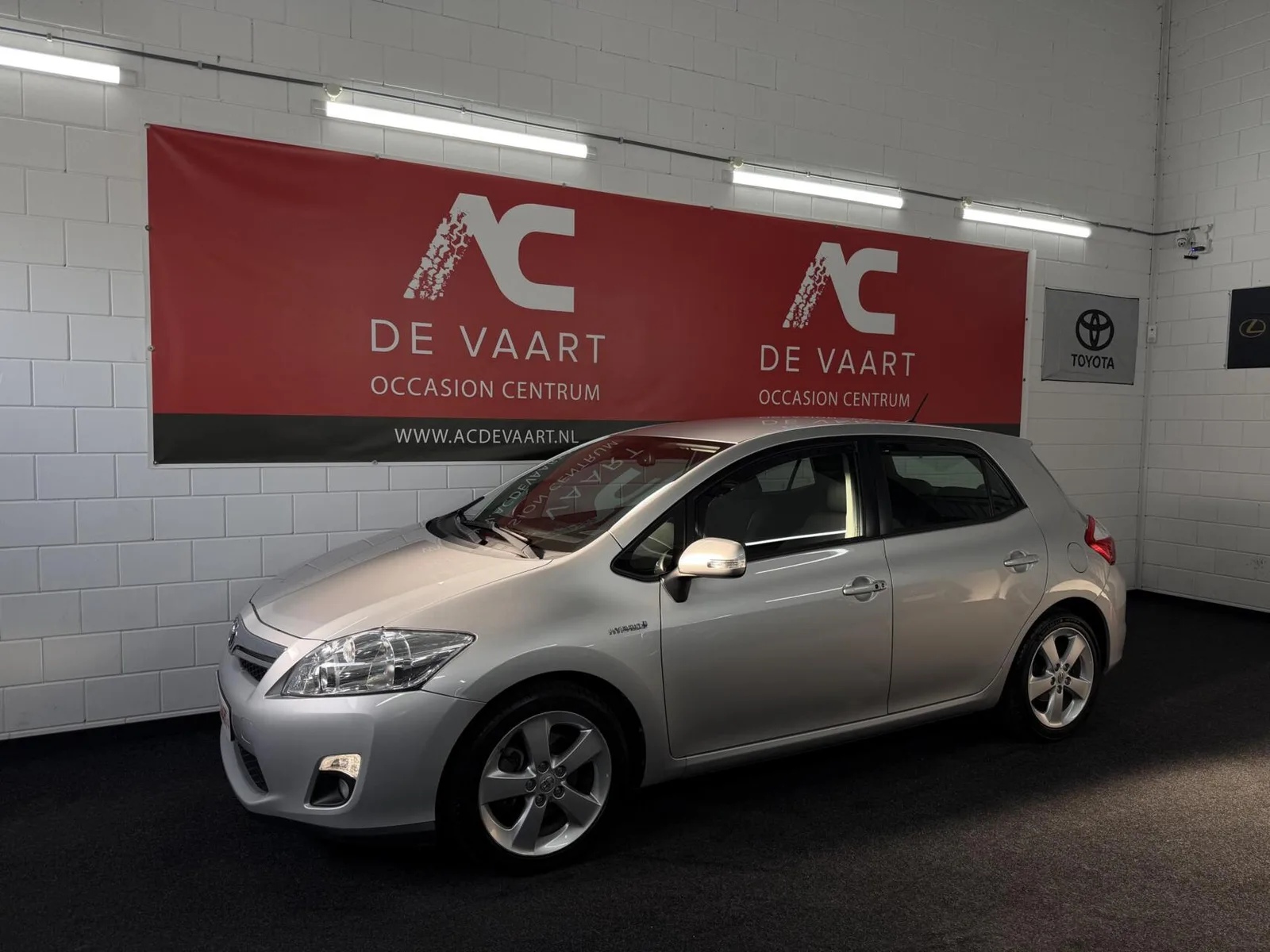 Toyota Auris (2011) — foto 1