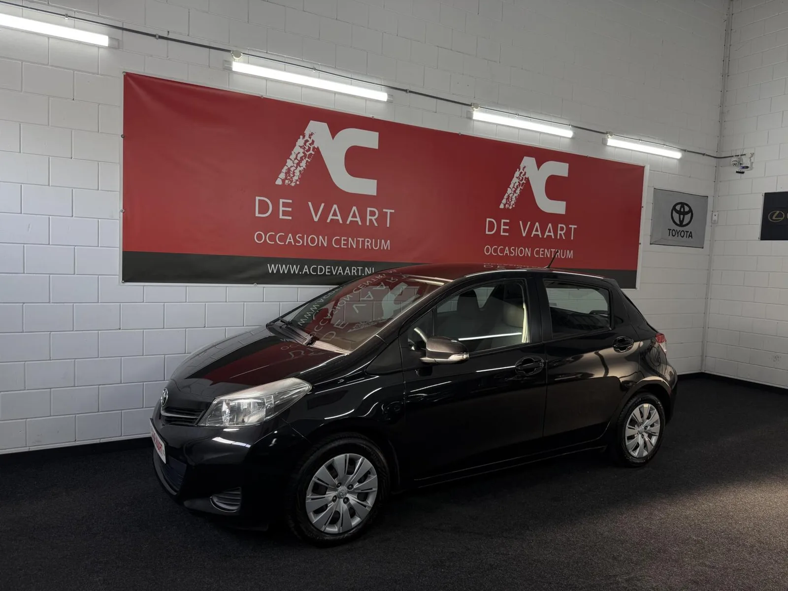 Toyota Yaris (2012) — foto 1