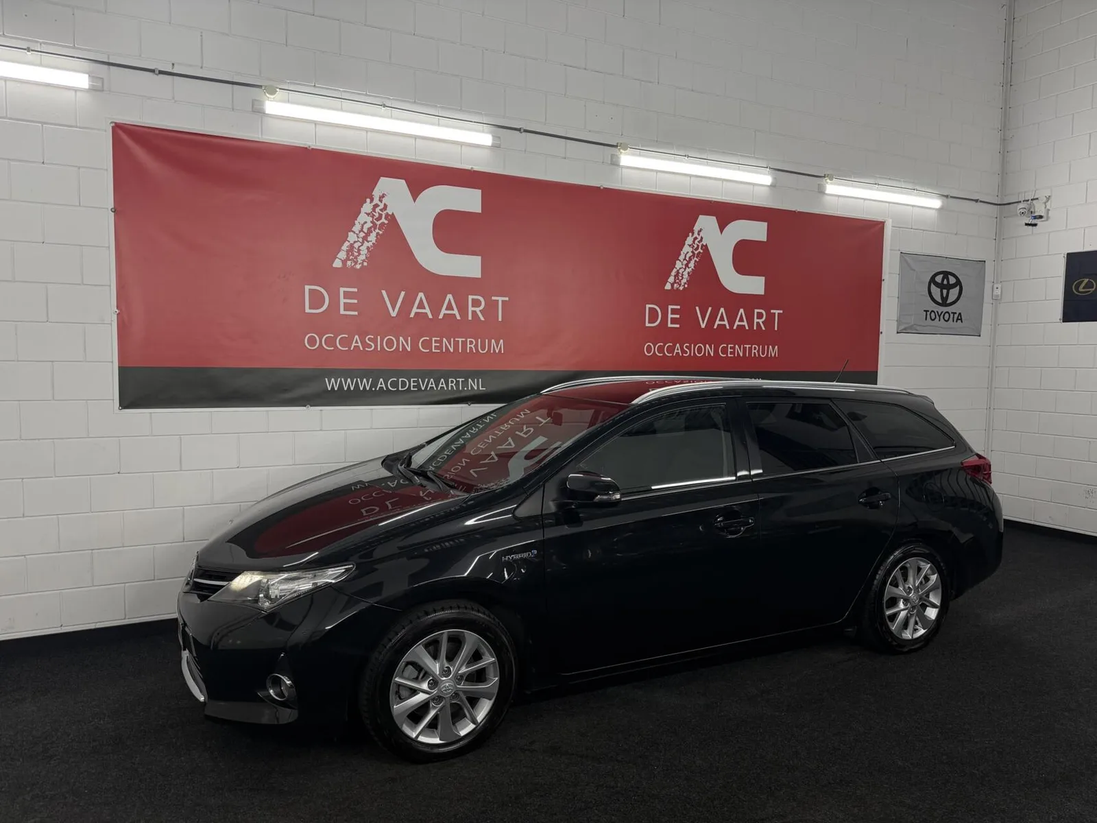Toyota Auris (2013) — foto 1