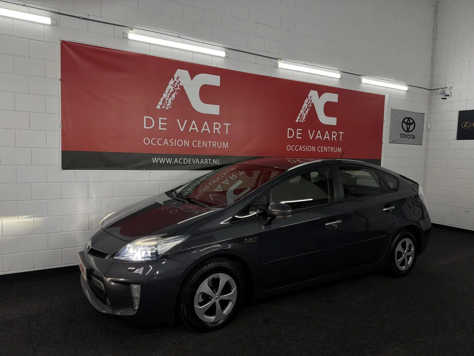 Toyota Prius (2013) — foto 1