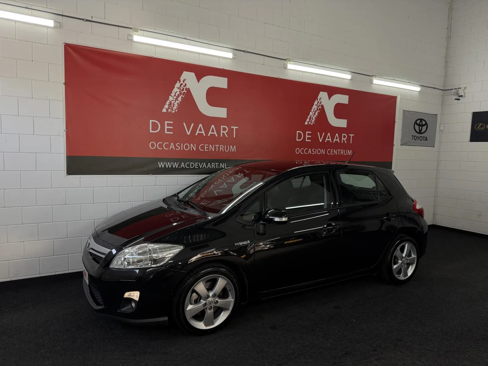 Toyota Auris (2011) — foto 1