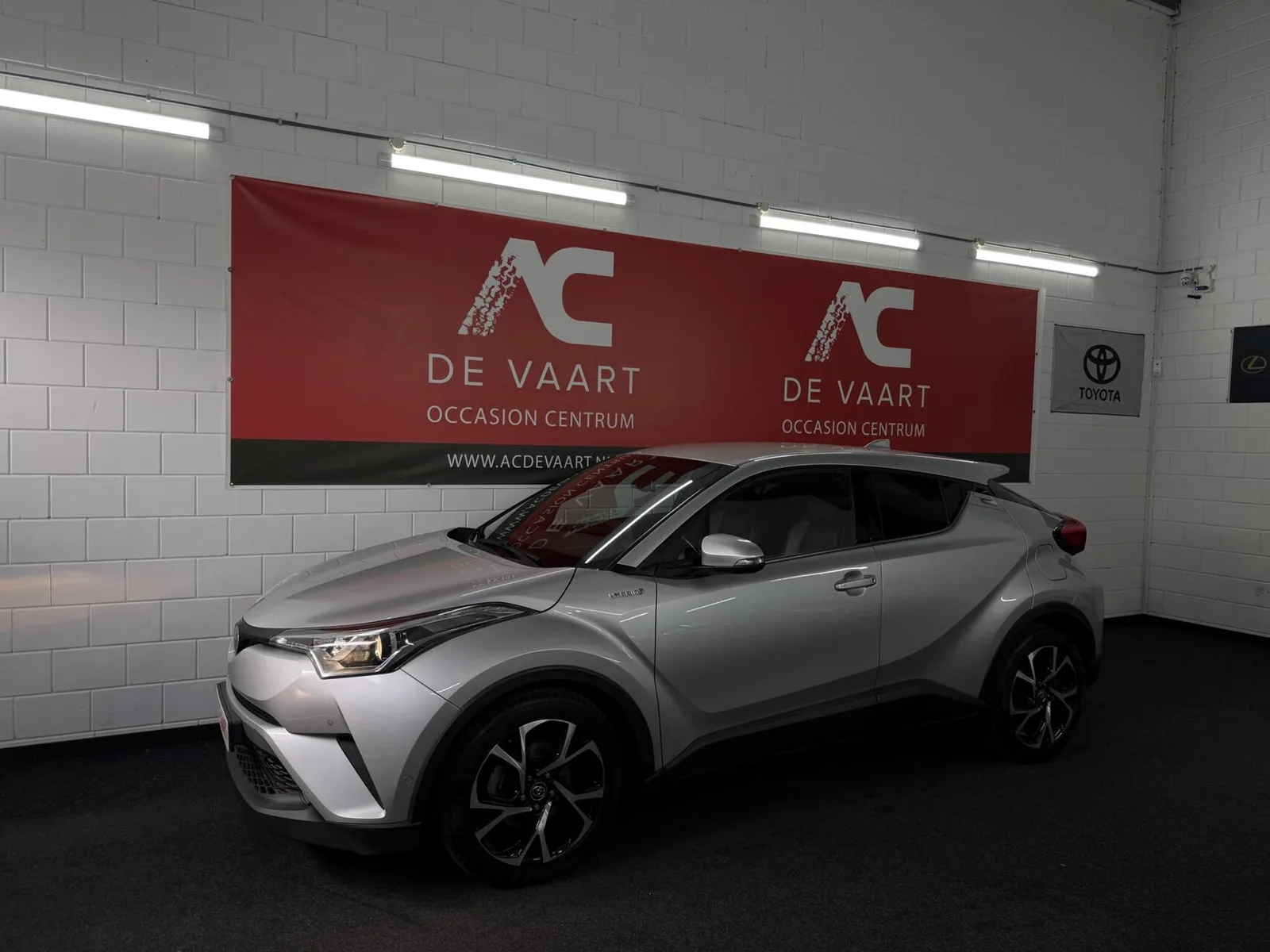 Toyota C-HR (2017) — foto 1