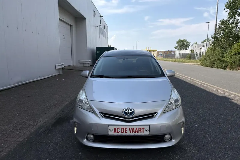 Toyota Prius Wagon (2012)