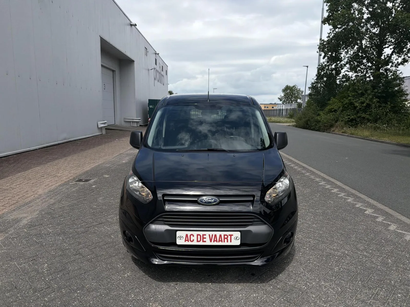 Ford Transit Connect (2017) — foto 1
