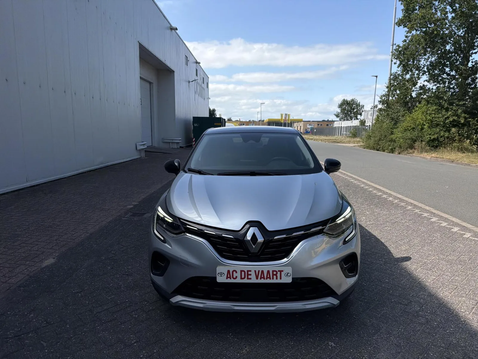 Renault Captur (2023) — foto 1