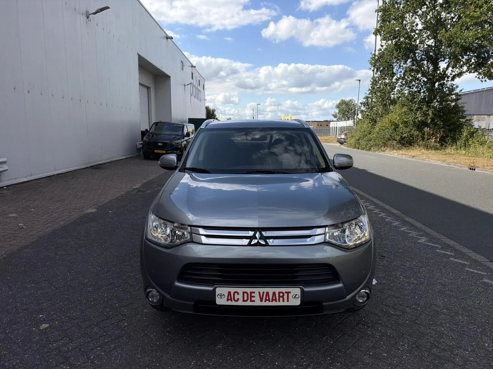 Mitsubishi Outlander (2015) — foto 1