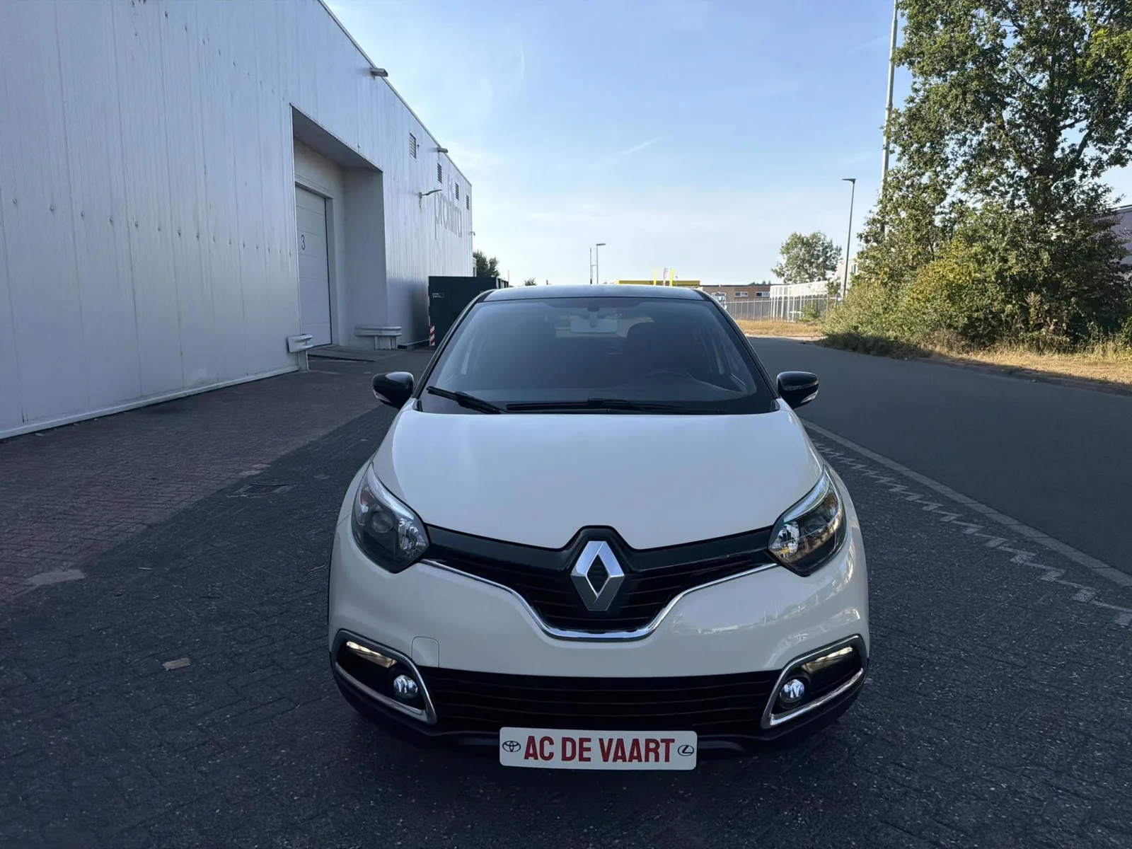 Renault Captur (2016) — foto 1