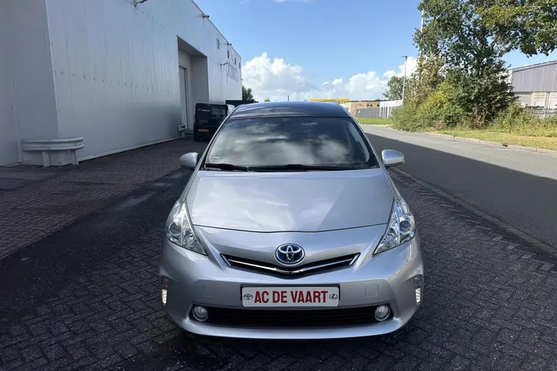 Toyota Prius Wagon (2013)