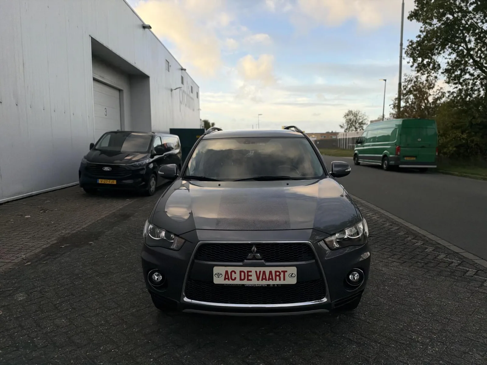 Mitsubishi Outlander (2010) — foto 1