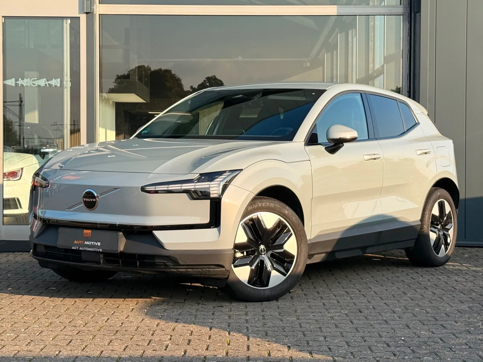 Volvo EX30 (2024) — foto 1