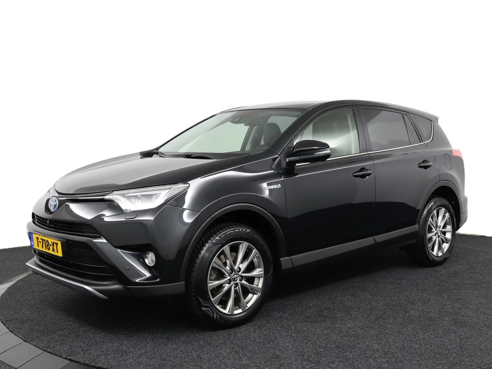 Toyota RAV4 (2017) — foto 1