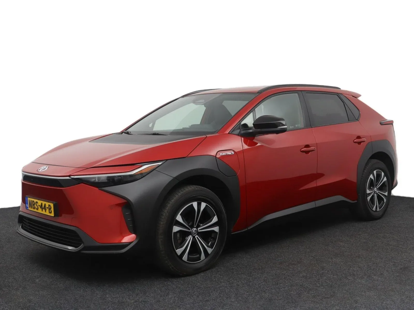 Toyota bZ4X (2023) — foto 1