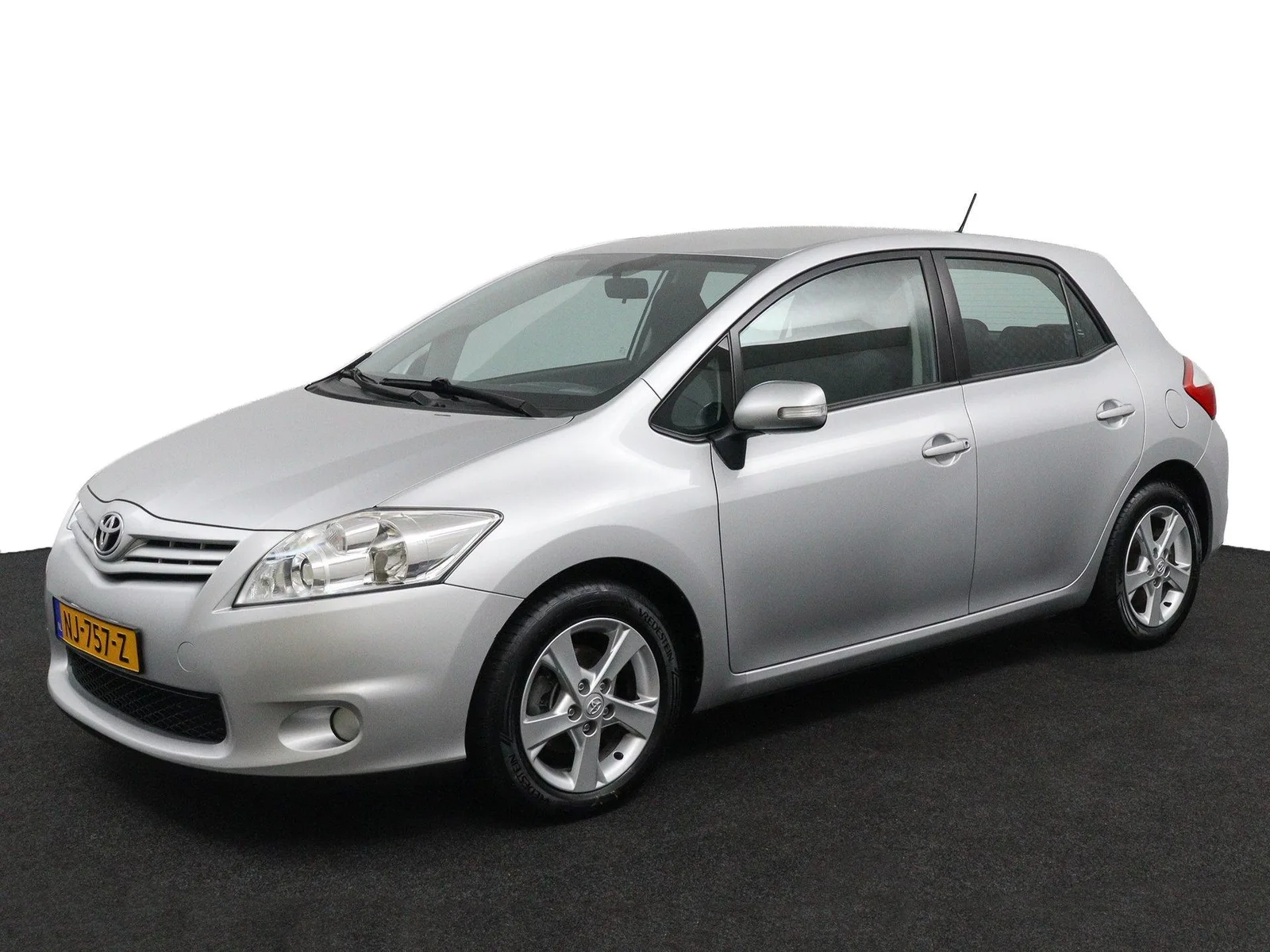 Toyota Auris (2011) — foto 1