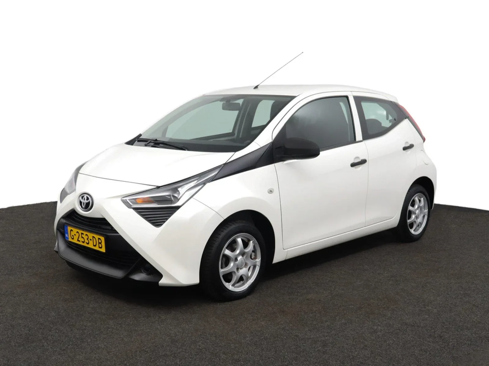 Toyota Aygo (2019) — foto 1