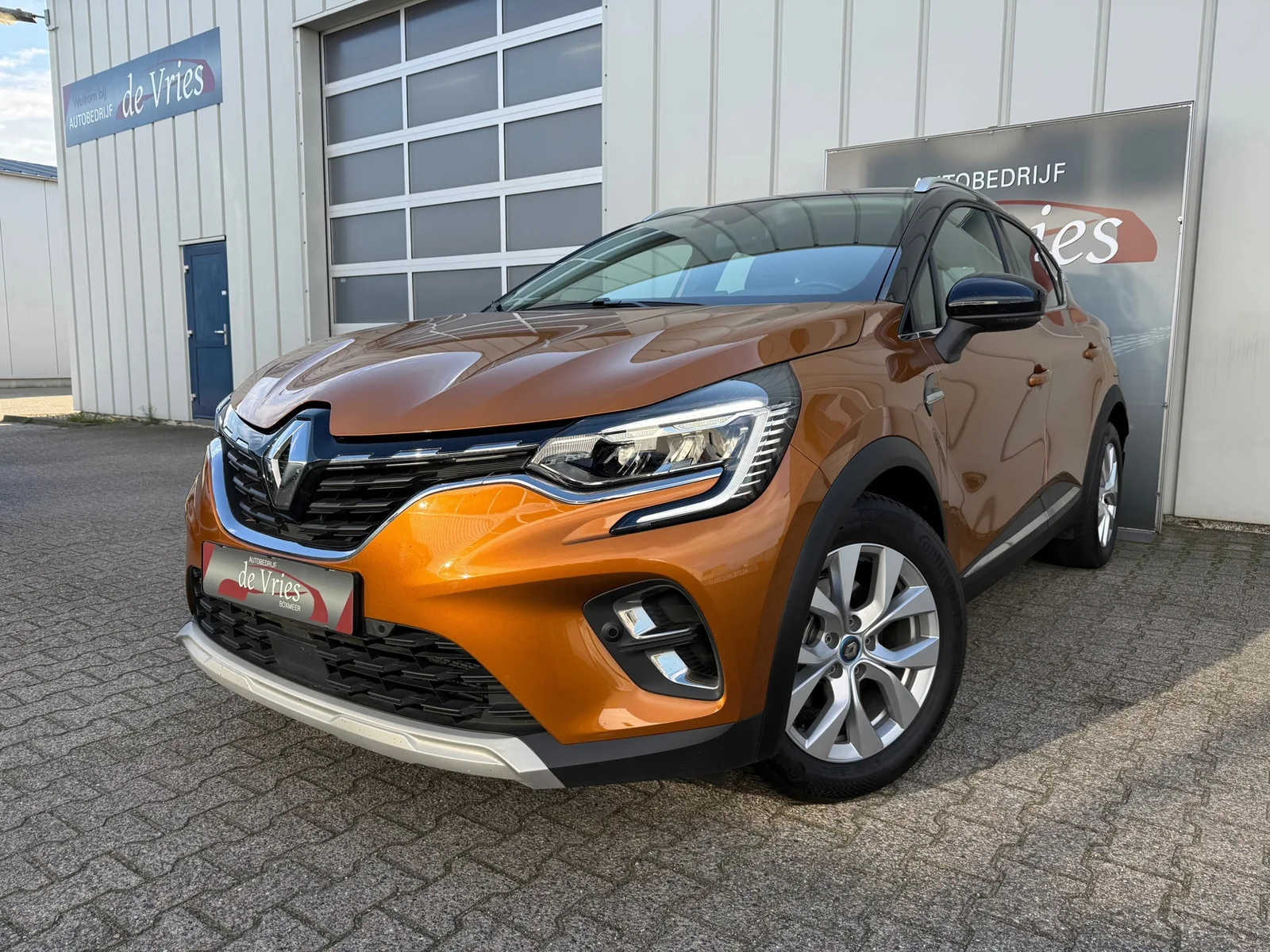 Renault Captur (2020) — foto 1