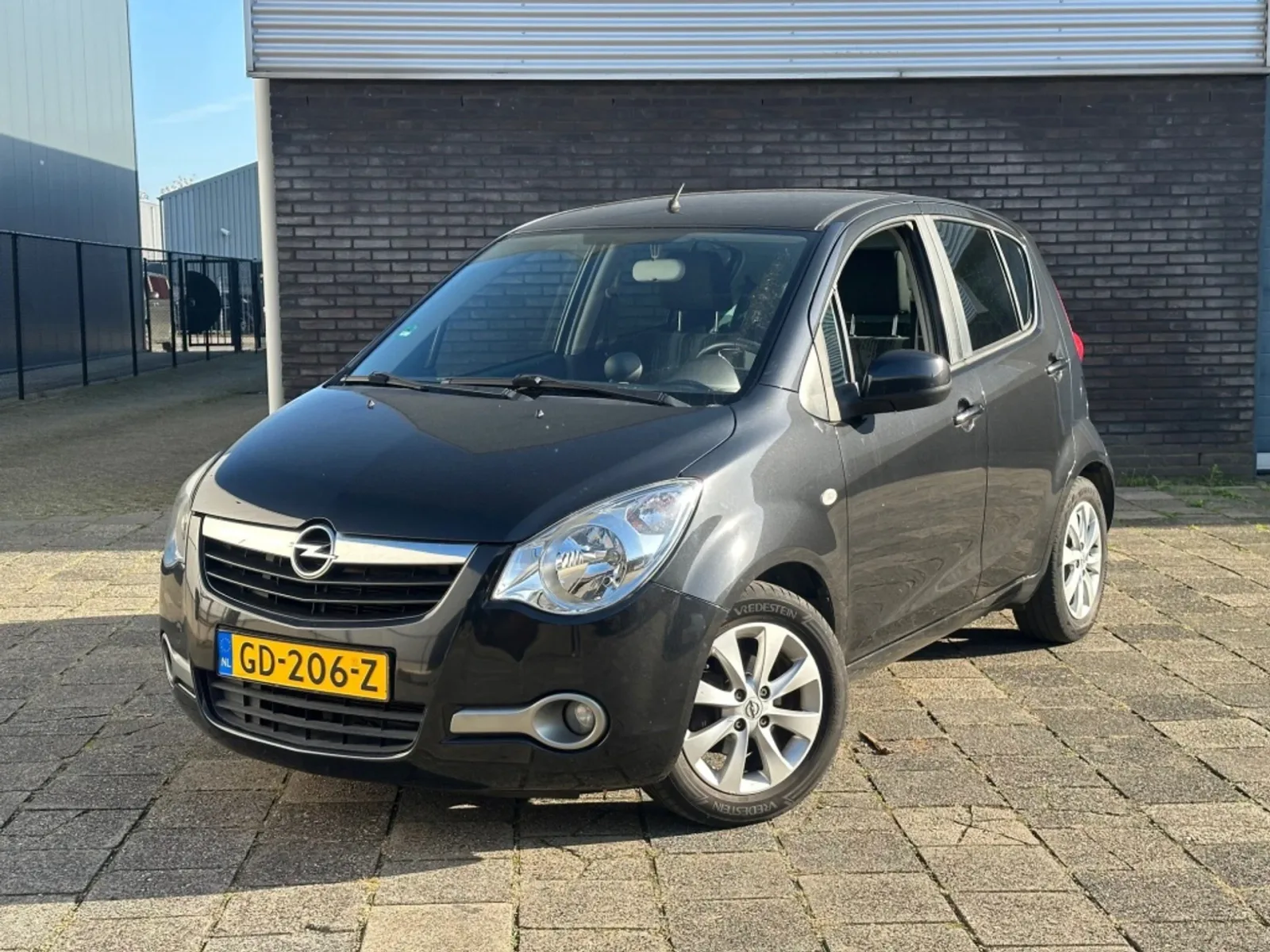 Opel Agila (2015) — foto 1