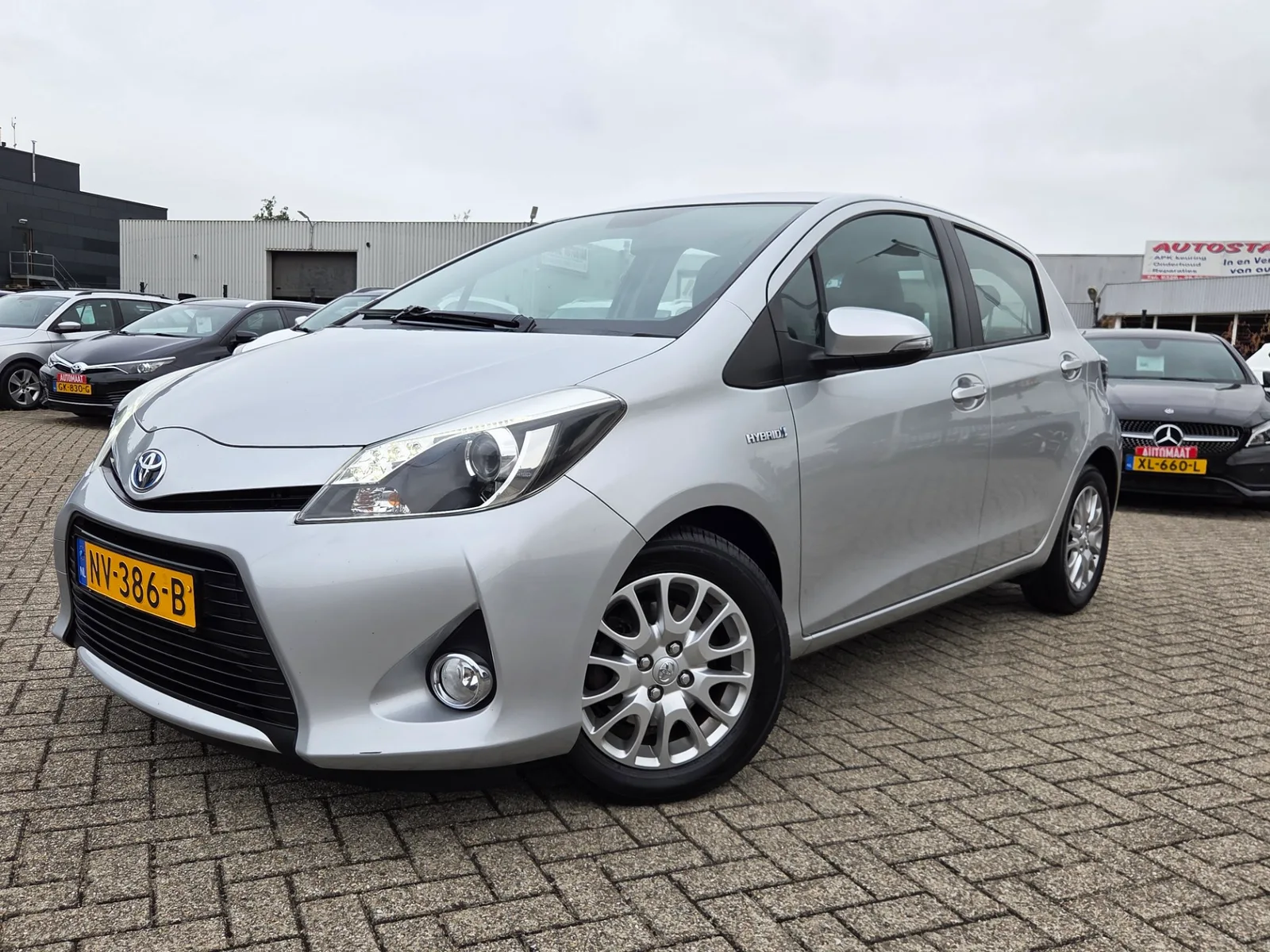 Toyota Yaris (2013) — foto 1