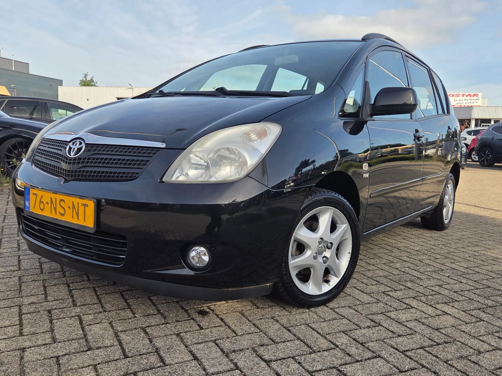 Toyota Corolla Verso (2004) — foto 1