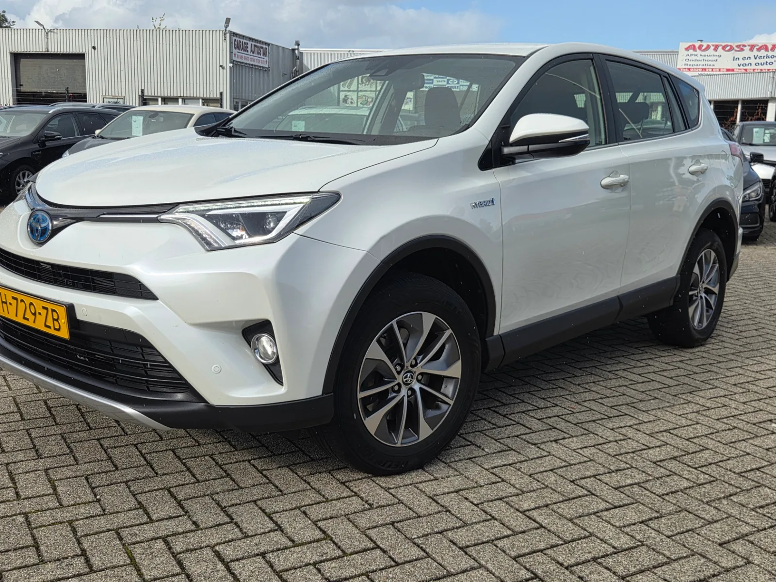 Toyota RAV4 (2016) — foto 1