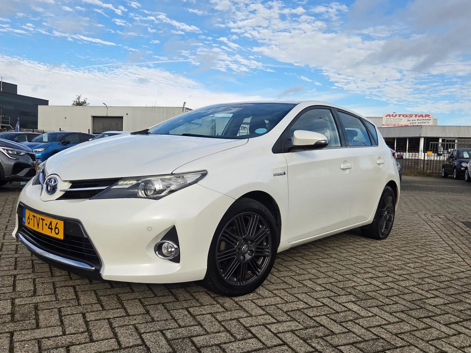 Toyota Auris (2014) — foto 1