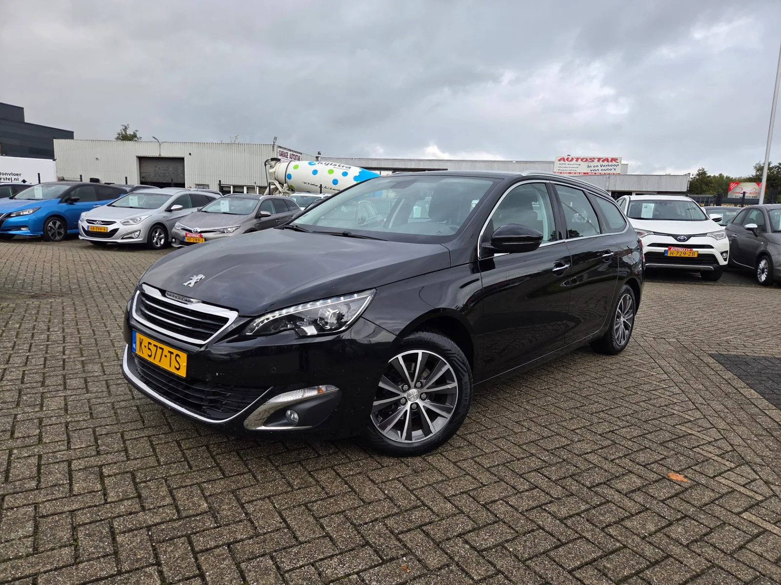 Peugeot 308 (2015) — foto 1