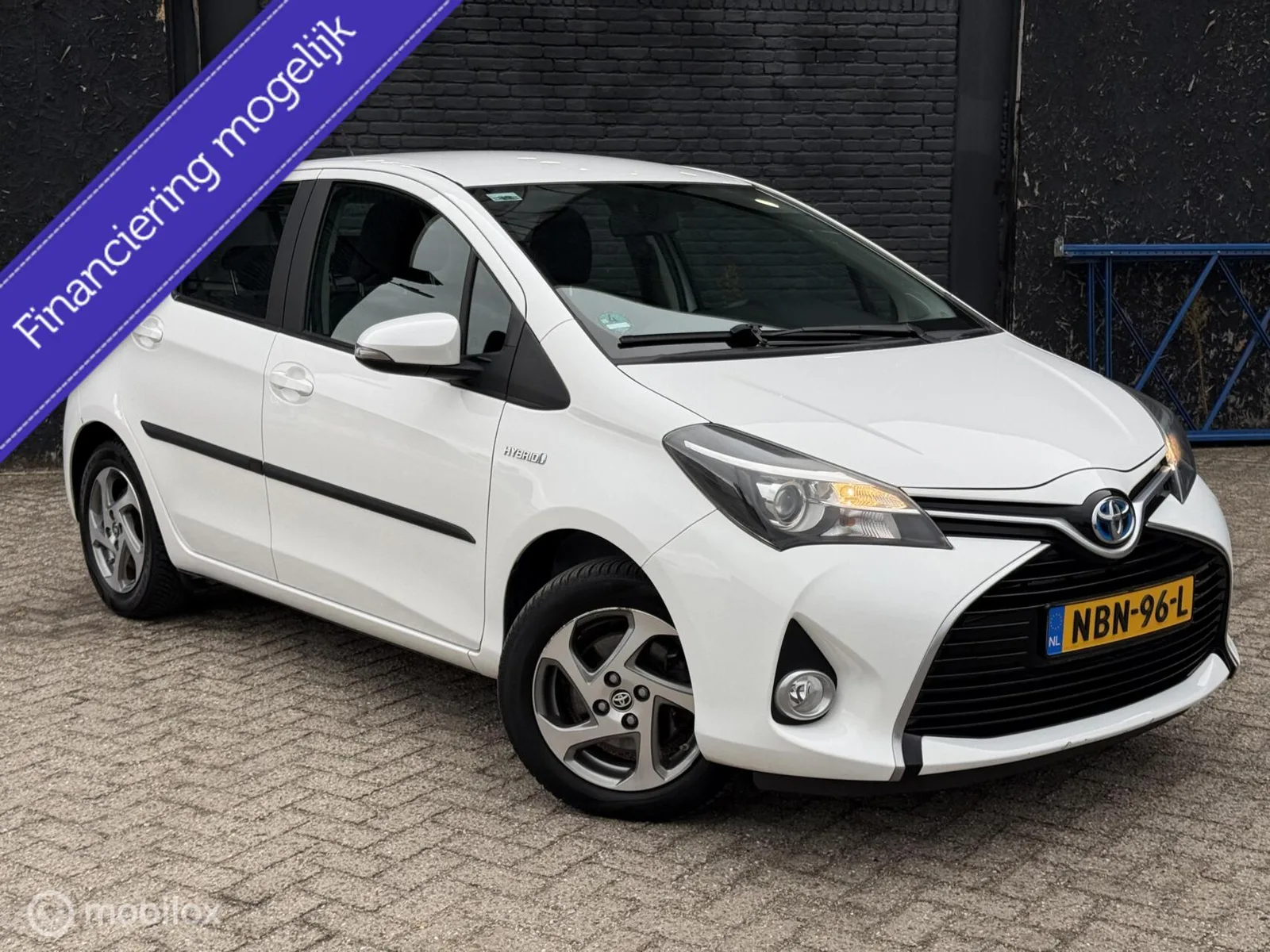 Toyota Yaris (2015) — foto 1