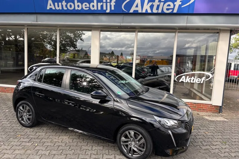Peugeot 208 (2023)