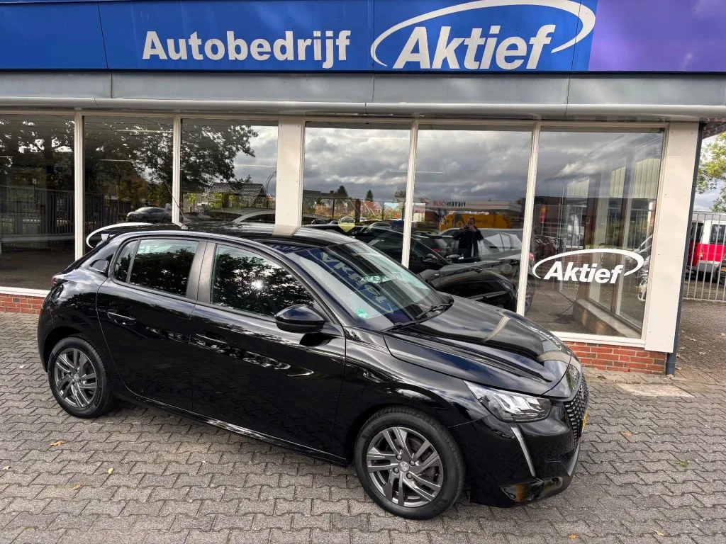 Peugeot 208 (2023) — foto 1