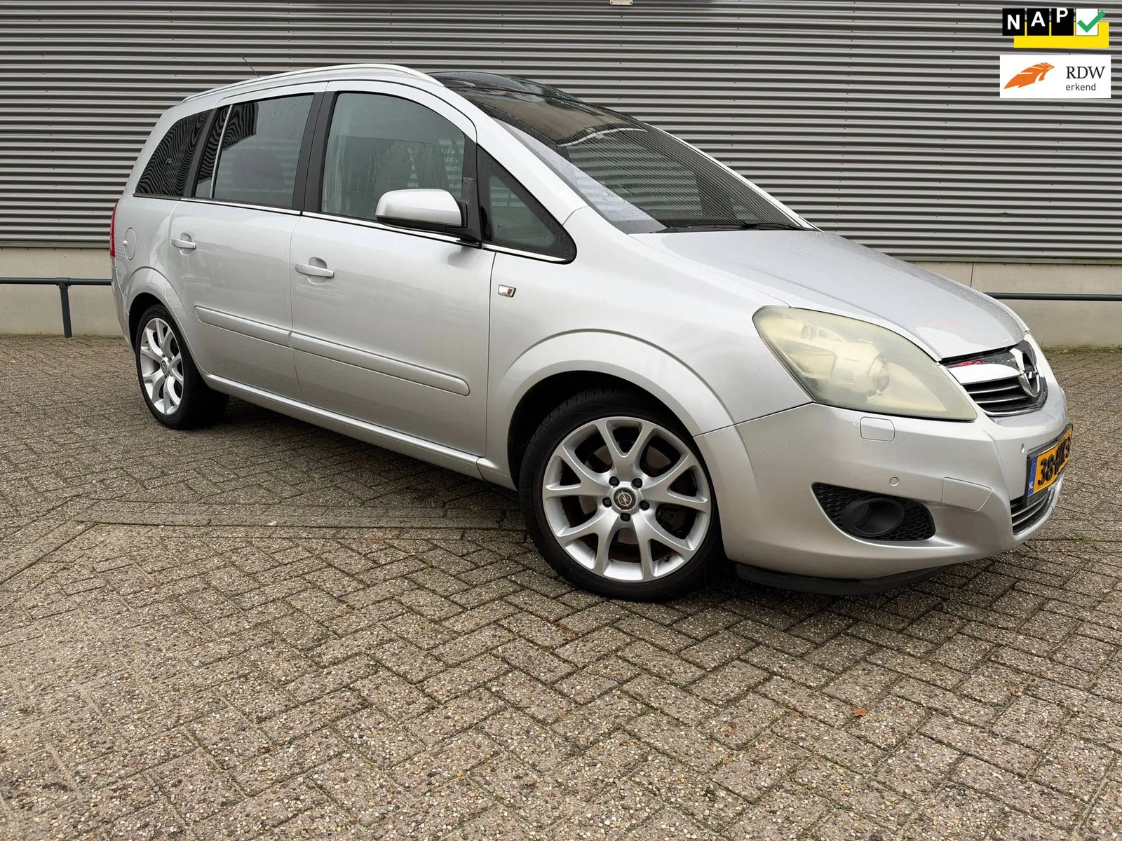 Opel Zafira (2008) — foto 1