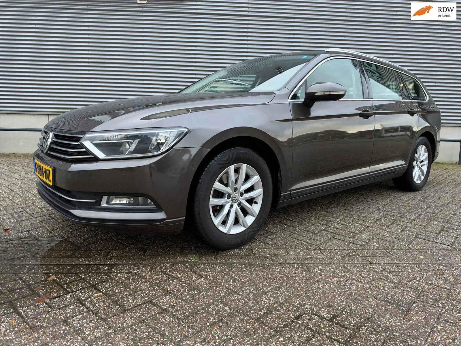 Volkswagen Passat (2017) — foto 1