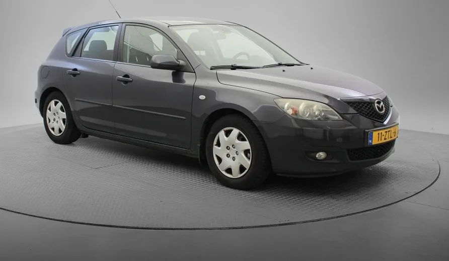 Mazda 3 (1990) — foto 1