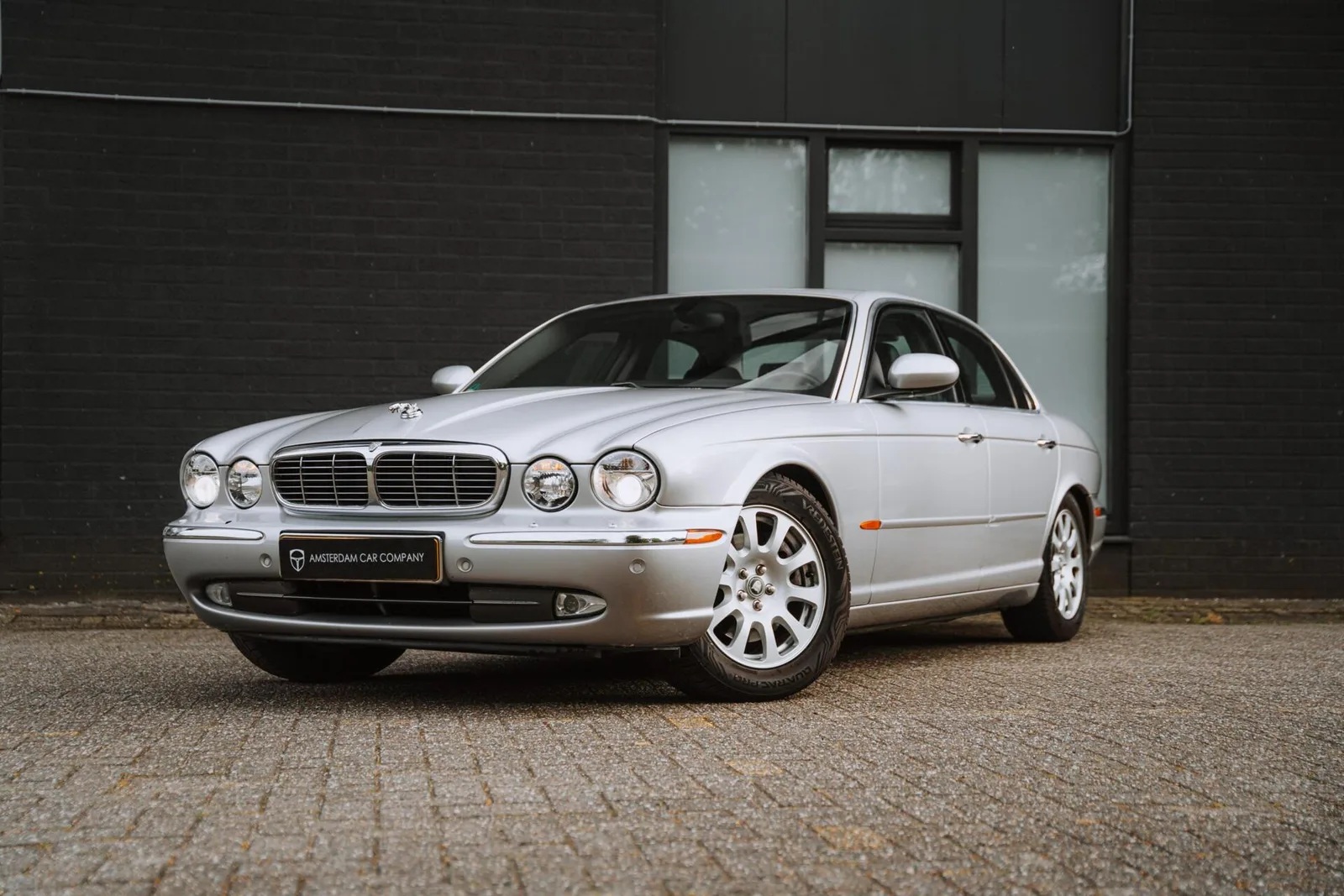 Jaguar XJ (2003) — foto 1