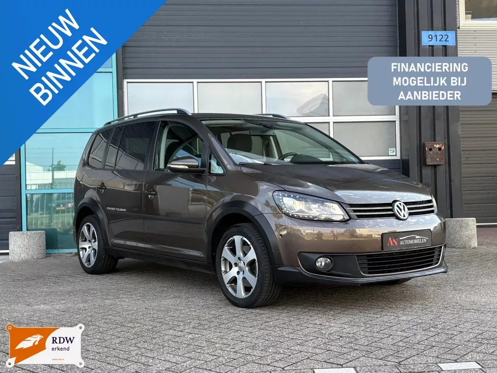 Volkswagen Touran (2013) — foto 1