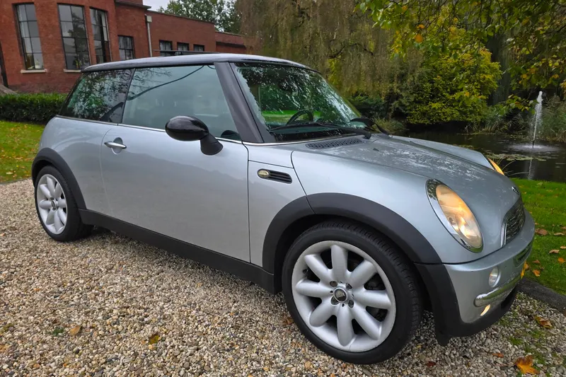 MINI Cooper (2002)