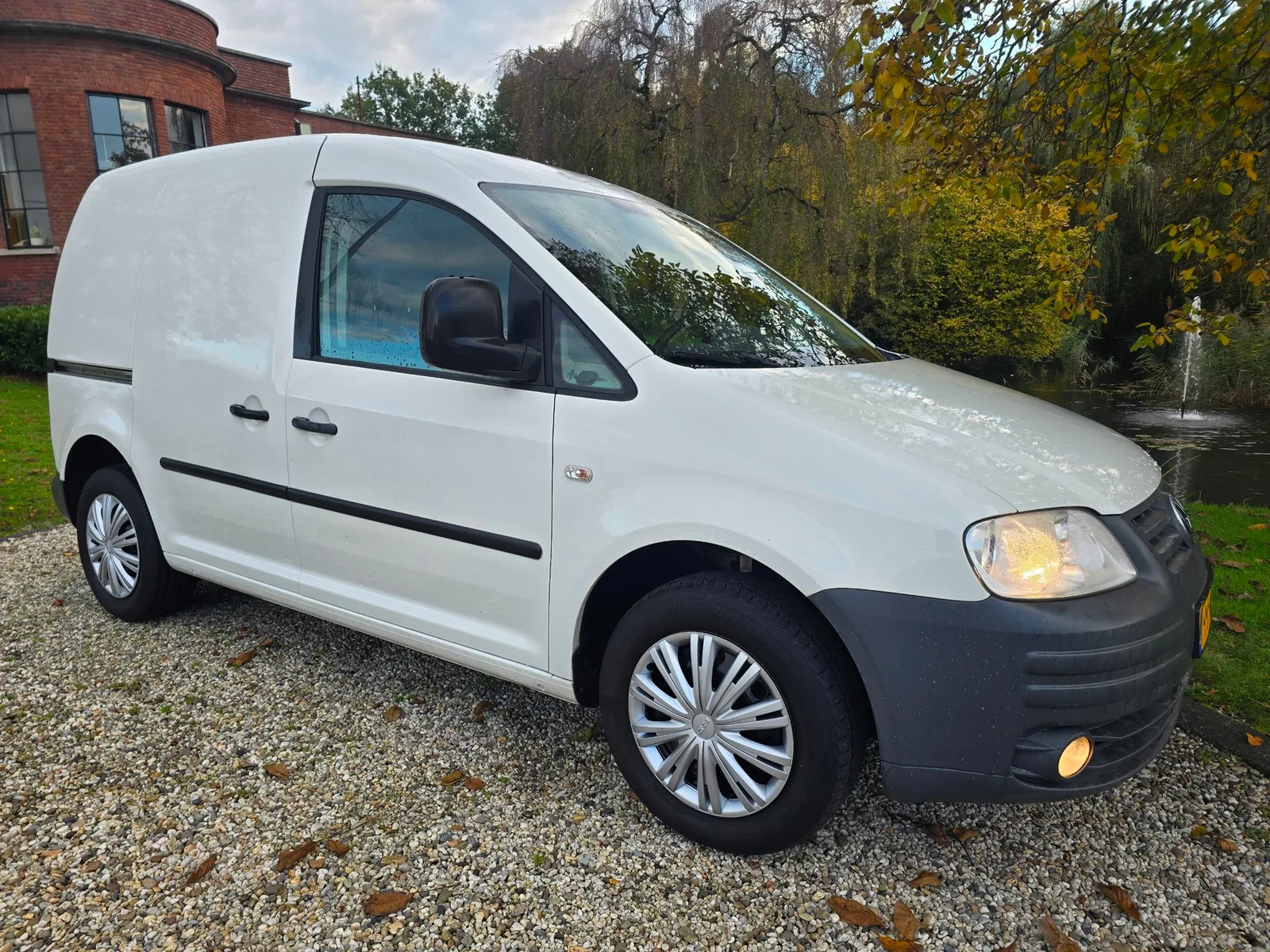 Volkswagen Caddy (2009) — foto 1