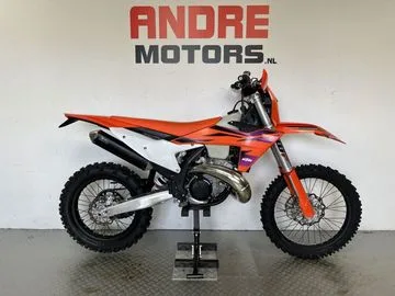 KTM 250 EXC (2024) — foto 1